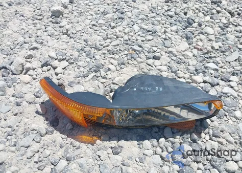 2002 Jeep Liberty Sport z USA, uszkodzony, nr VIN 1J8GL48KX2W223478